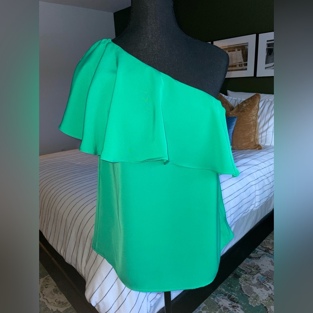 Dalia one shoulder top size S emerald green